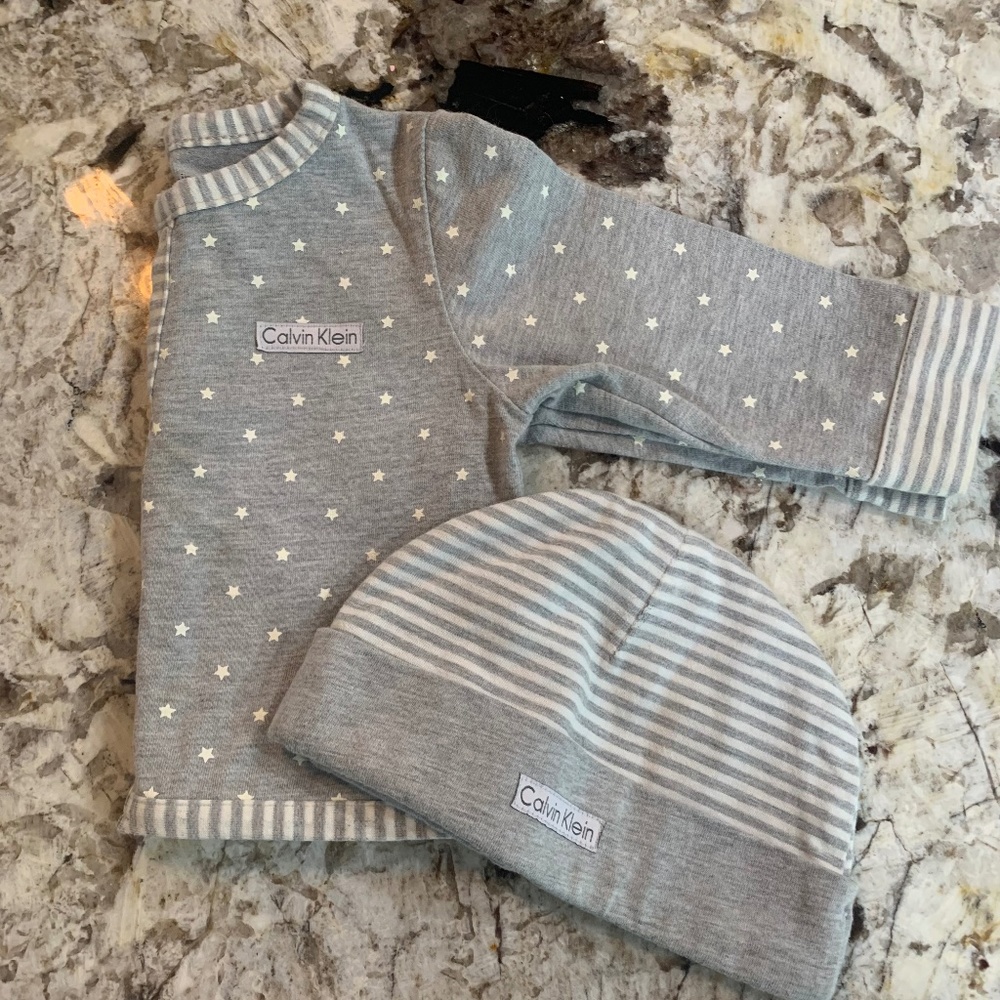 NWOT Calvin Klein outfit. 3-6 months.